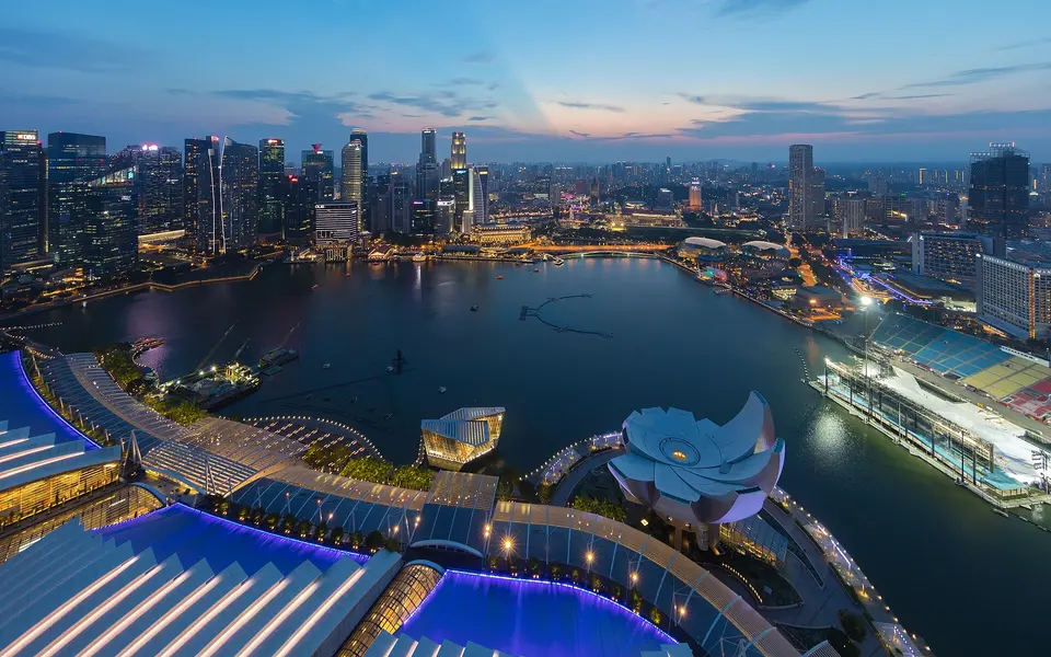 Marina Bay and the Singapore skyline at dusk